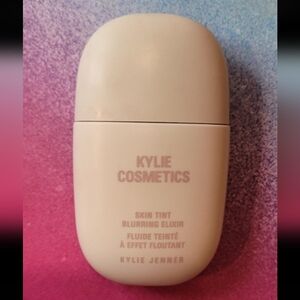 Kylie Cosmetics Skin Tint Blurring Elixir 3W